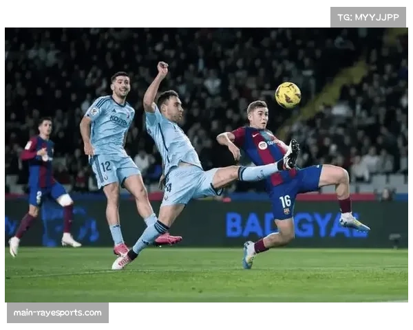 巴伦西亚中卫组合:迪亚卡比保利斯塔限制顶级前锋 巴伦西亚中卫组合:迪亚卡比保利斯塔限制顶级前锋